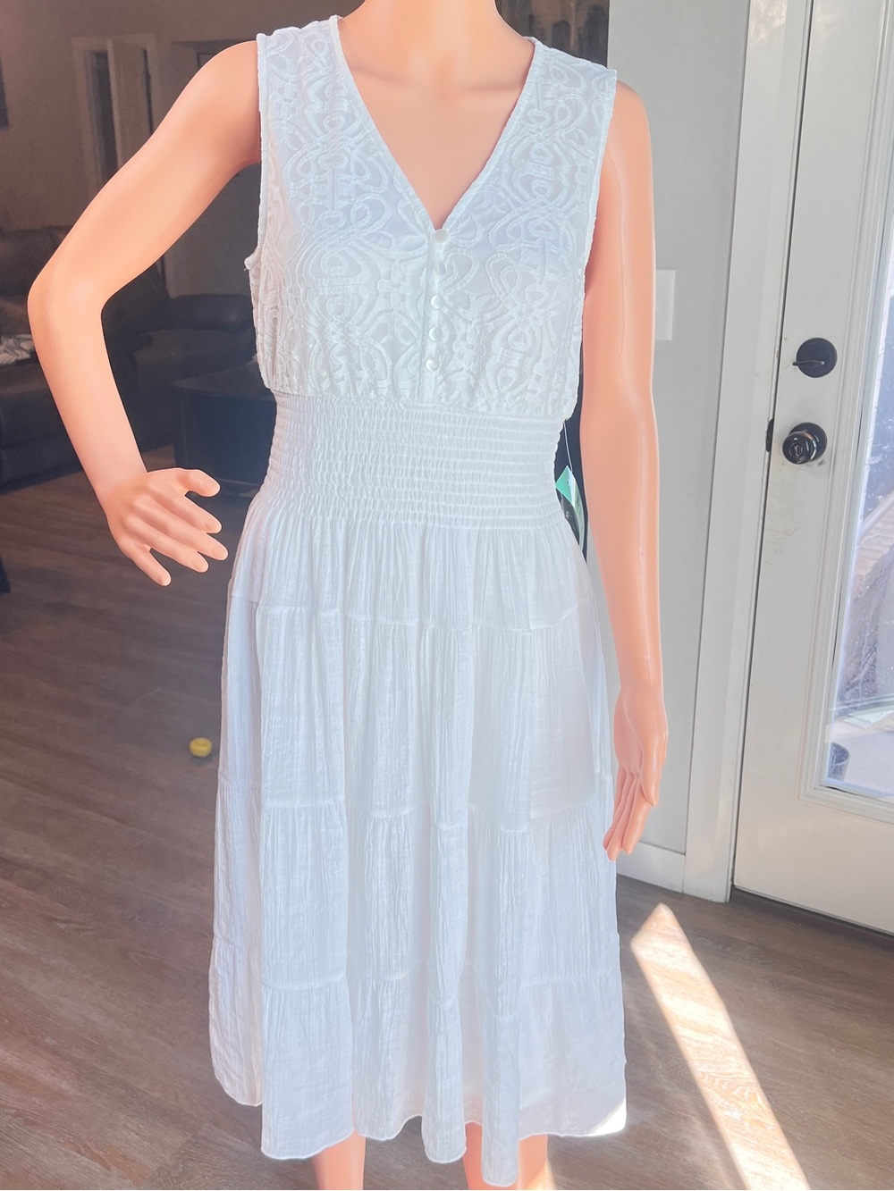 J Gee Sleeveless White V-Neck Midi Dress with Smocked Waist
